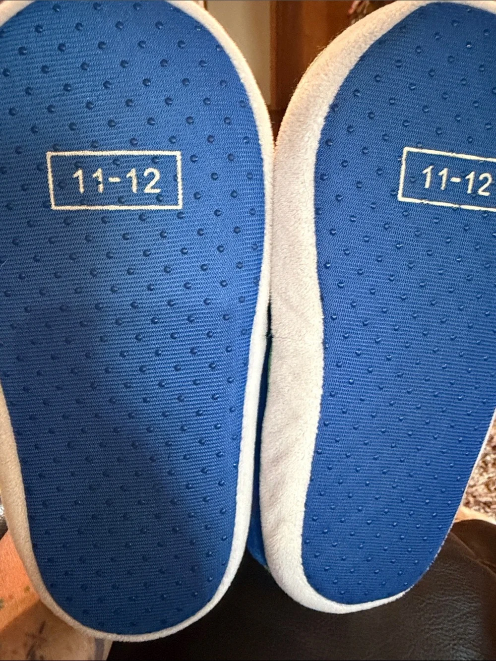 Nintendo Kids Colorblock High-Top slippers in Blue, Red & Green size is 11-12